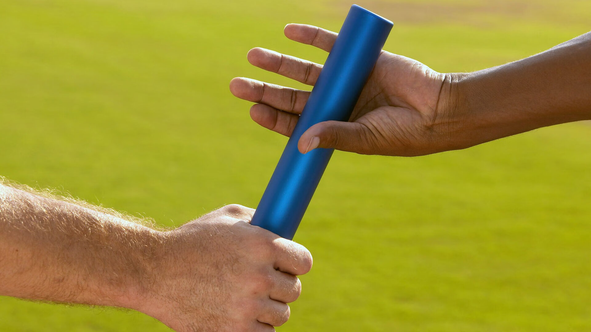 自由泳名将破纪录夺冠，中国游泳队再创辉煌